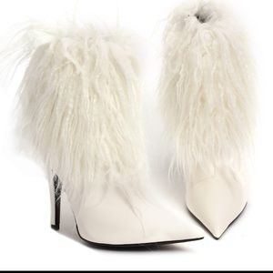 Fur shaggy Booties white
